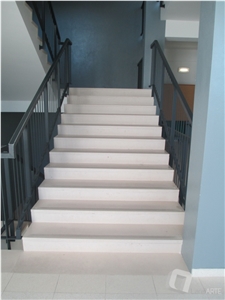 Vidraco Moleanos White Limestone Staircase