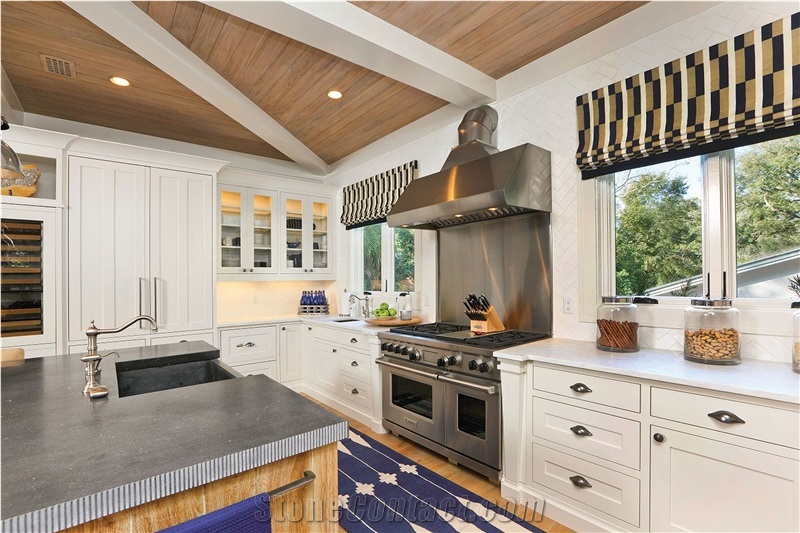 Bianco Lasa Classico Marble Bench Top and Floresta Soapstone Island Top