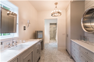 White Marble Bathtop