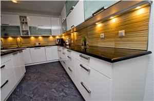 India Black Galaxy Granite Kitchen Countertop