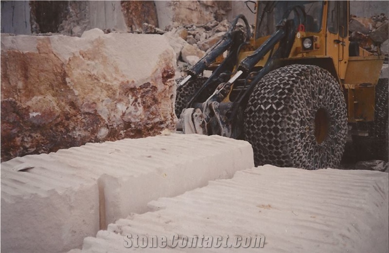 Semi Rijo Do Arrimal Limestone Blocks