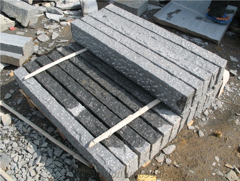 G654 Padang Dark Granite Rough-Picked Kerbstone, China Dark Grey Granite Kerbs for Outside Road Stone