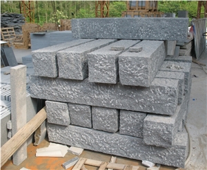 G654 Padang Dark Granite Rough-Picked Kerbstone, China Dark Grey Granite Kerbs for Outside Road Stone