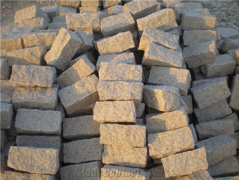 G682 Granite Cubestone, China Yellow Rust Granite Cobble Stone for Paving Outside