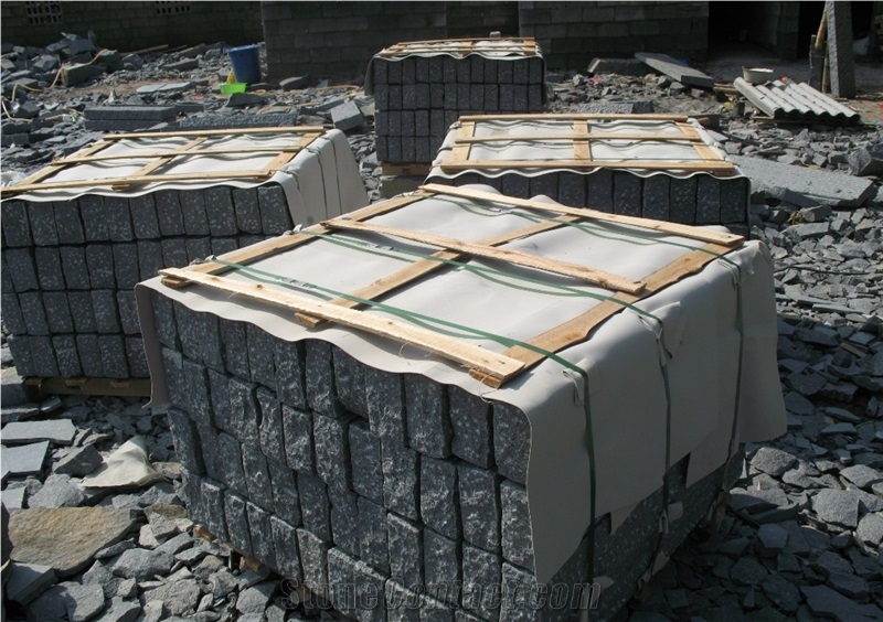 Sesame Black Granite Rough-Picked Kerbstone, China Dark Grey Granite Kerbs for Outside Road Stone