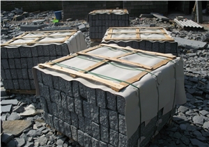 Sesame Black Granite Rough-Picked Kerbstone, China Dark Grey Granite Kerbs for Outside Road Stone
