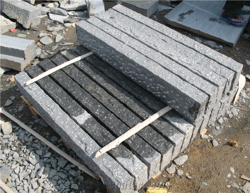 Sesame Black Granite Rough-Picked Kerbstone, China Dark Grey Granite Kerbs for Outside Road Stone
