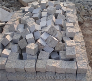 G682 Granite Cubestone, China Yellow Rust Granite Cobble Stone for Paving Outside