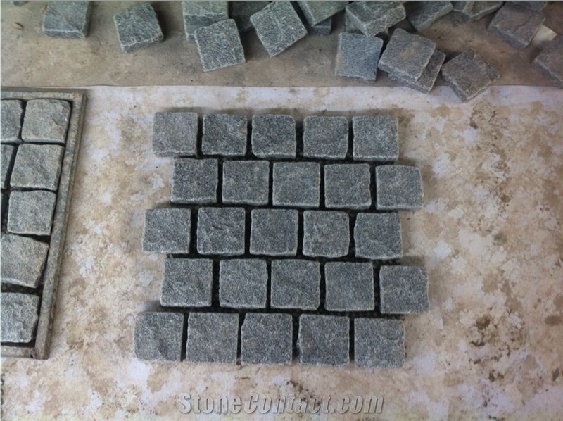 Fargo Tumbled/Antique Granite Setts with Plastic Mesh on Back,G654 Cube Stone,China Impala/Padang Dark/Sesame Black Paving Stones for Walkway/Courtyard/Driveway/Garden Road/Exterior Flooring