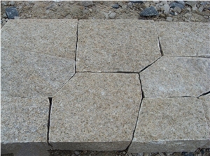 Fargo Yellow Granite Exterior Pattern, Granite Paving Setts in Different Size,Irregular Cube Stone for Courtyard/Driveway/Garden Stepping
