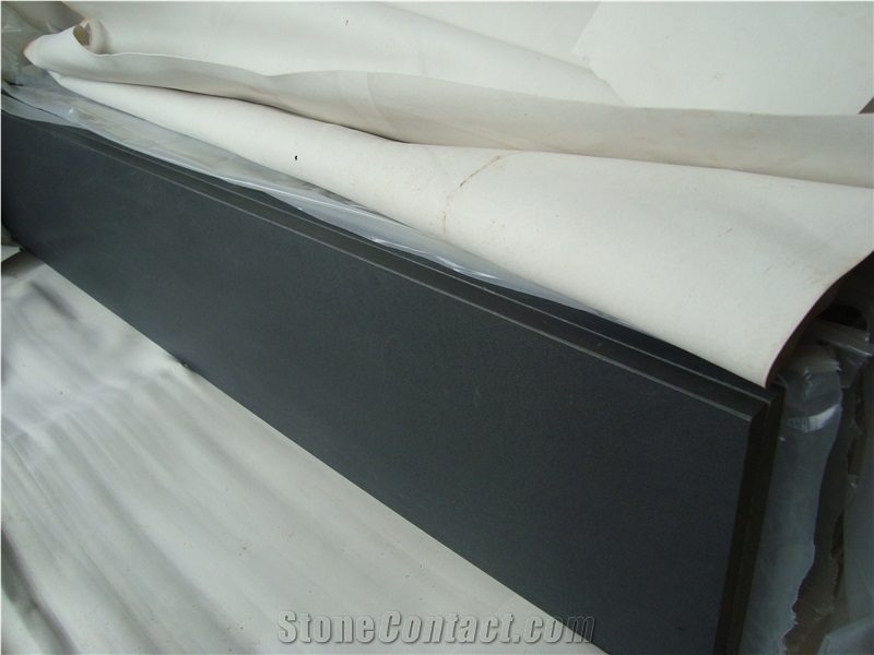 Dark Basalt/China Hainan Black Basalt Tiles & Slabs/Dark Blue Stone/Walling/Paving/Flooring/Sawn