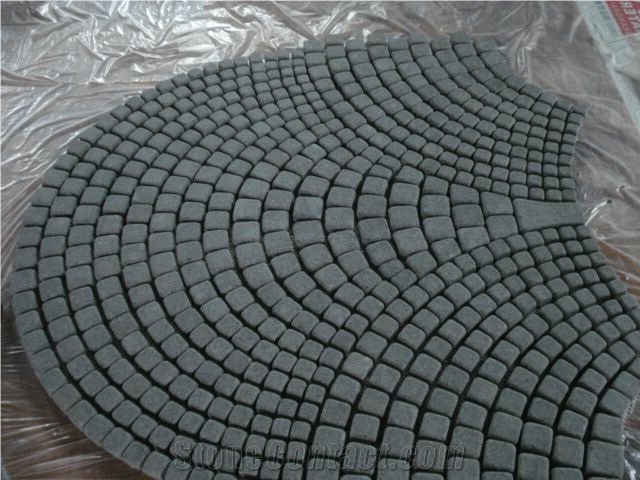 G684 Black Basalt Cobble Stone,Black Basalt on Mesh Pavers/Black Basalt/G684/China Dark Basalt Paving Flamed
