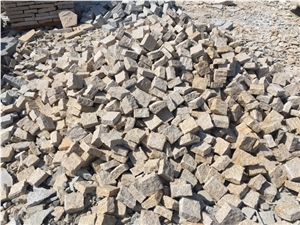 G682 Sunset Gold Rust Granite Cube Stone/Cobble Stone for Pavers /Paverment Stepping Way