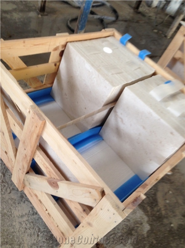 Myra Beige & Seashell Limestone - 18"X18"X1/2" - Brushed