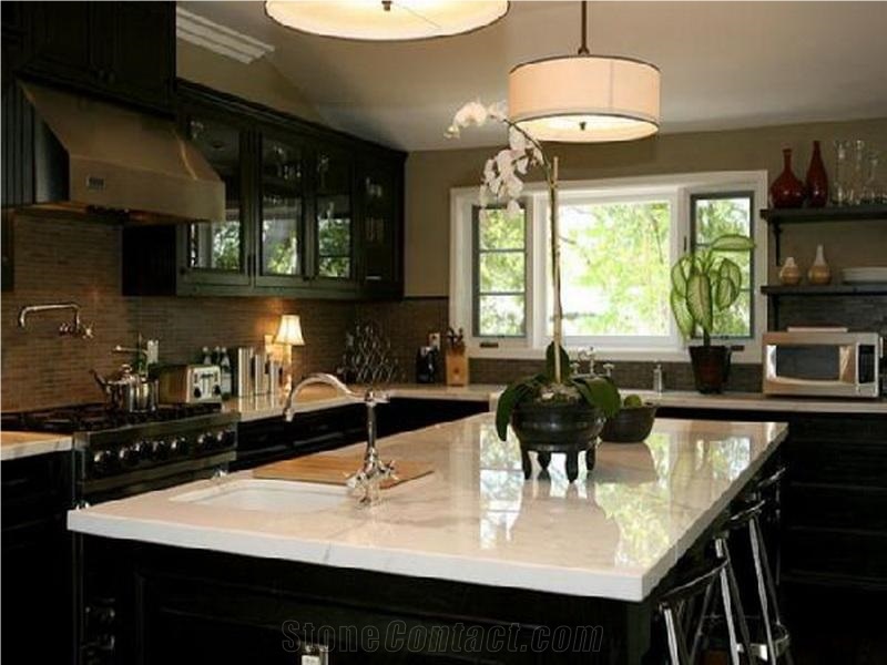 Enviroment-Friendly&Safety Quartz Stone with Bright Surface Slab Standard Sizes 126 *63 and 118 *55 Mainly and Widely Used in Kitchen, Bathroom for Countertop Mainly