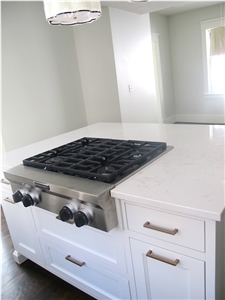 Enviroment-Friendly&Safety Quartz Stone with Bright Surface Slab Standard Sizes 126 *63 and 118 *55 Mainly and Widely Used in Kitchen, Bathroom for Countertop Mainly