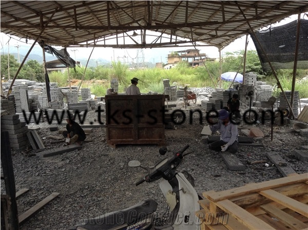 Pineappled Palisades Columns Dark Grey G654, China G654 Black Granite Palisades,Black Granite Pineappled Palisade,6 Sizes Pineappled Kerbstone