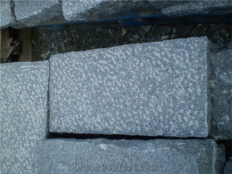China Grey Granite Rough Picked & Bush Hammered Cobble Stone,Cube Stone, Pavers