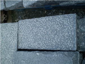 China Grey Granite Rough Picked & Bush Hammered Cobble Stone,Cube Stone, Pavers