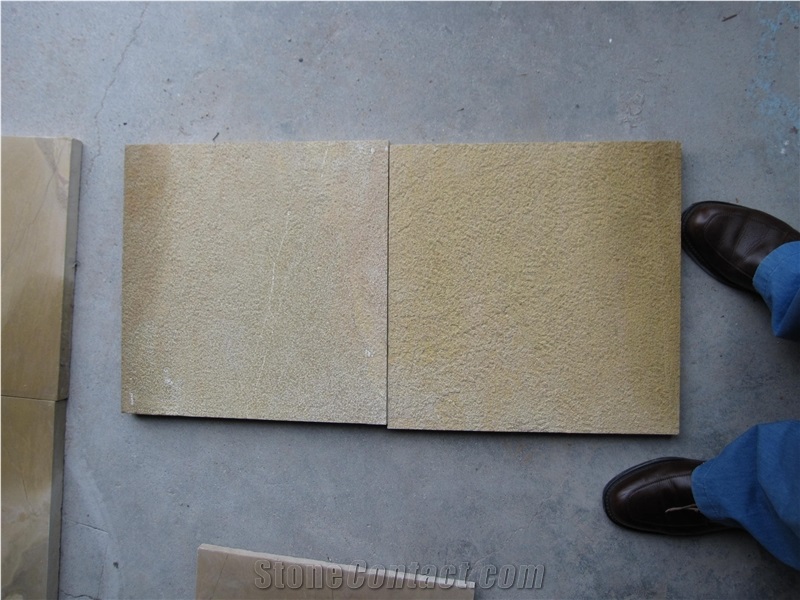 China Shandong Beige Limestone Golden Harvest Bush-Hammered Tiles for Walling