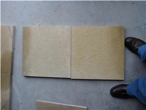 China Shandong Beige Limestone Golden Harvest Bush-Hammered Tiles for Walling