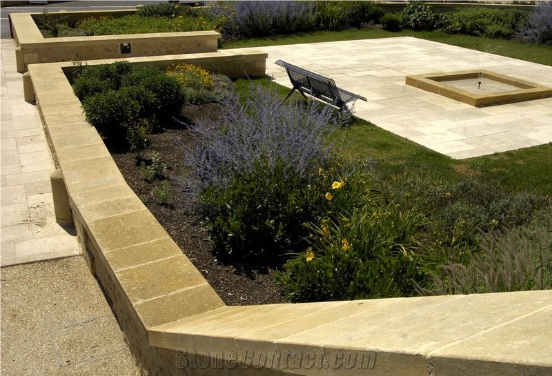 Pierre Dordogne Wall Coping