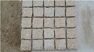 China Popular Cheap G682 Rusty Yellow, Sunny Gold Granite All Sides Natural Split Cube Cobble Stone/Cobblestone/Paving Stone for Patio,Driveway, Garden Stepping Pavements
