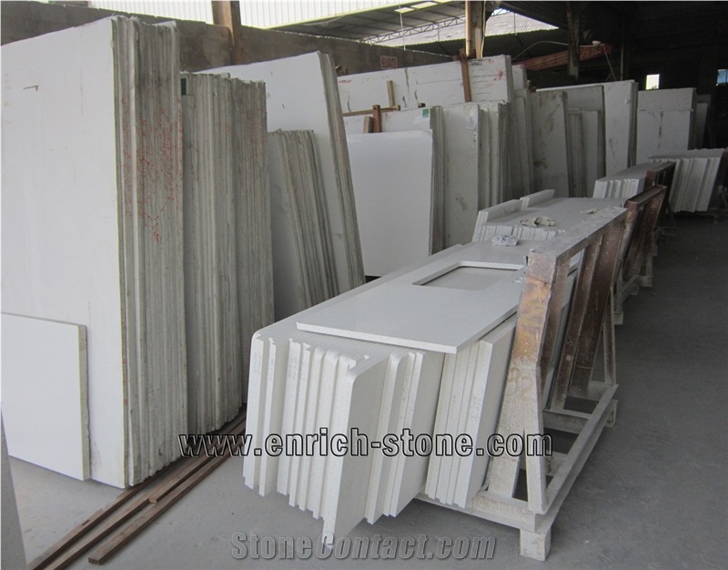 Pure White Quartz Stone Kitchen Top with Quartz Stone Sink and Cabinet