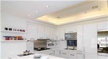 China Bst Pure White Man-Made Quartz Stone Countertop for Kitchen Use with Non-Porous Directly from China Manufacturer More Durable Than Granite Standard Slab Size 118*55 and 126*63 with Thickness 2/3