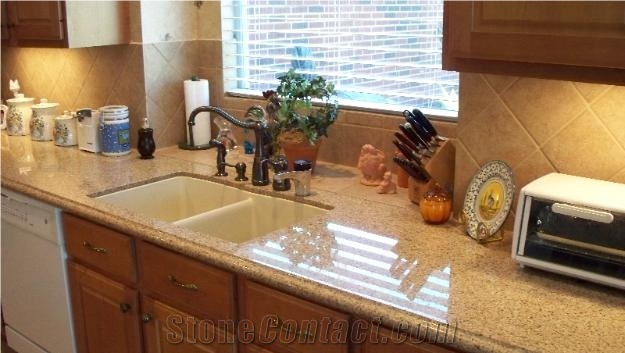 Enviroment-Friendly & Safety Quartz Stone Slabs and Tiles, Golden Series in Standard Size 3000*1400mm and 3200*1600mm with Thickness 12/15/20/25/30mm for Kitchen Countertop More Durable Than Granite