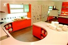 Luxury and Exquisite Design Of China Pure White Artificial Quartz Stone Countertops for Pre-Fabricated Top Right for Your Home and Budget Countertop Slab Size 118*55 and 126*63 More Durable Than Grani