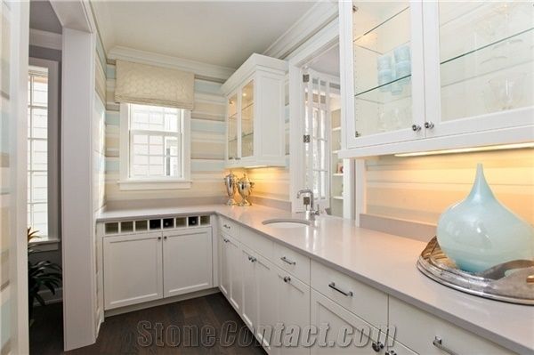 Luxury and Exquisite Design with China Pure White Engineered Quartz Stone Bathroom Tops with Iso/Nsf Certificate for Cut-To-Size Countertop in Standard Size 3000*1400mm and 3200*1600mm with Thickness 