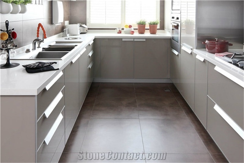 Pure White Cut to Size Quartz Stone Solid Surface Countertop with Bright Surface Non-Porous Standard Sizes 126 *63 and 118 *55 with Competitive Price and Quality More Durable Than Granite