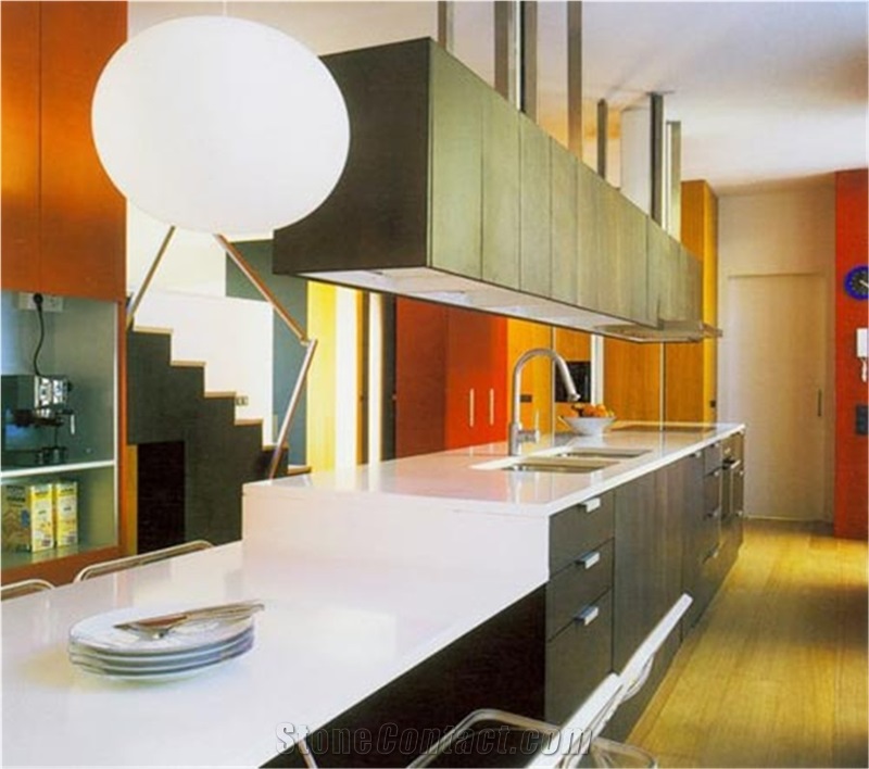 Quartz Kitchen Countertop a Non-Porous Surface,Stain Resistance and Easy Scratch Removal Standard Sizes 108*26inch at Cheap Price More Durable Than Granite