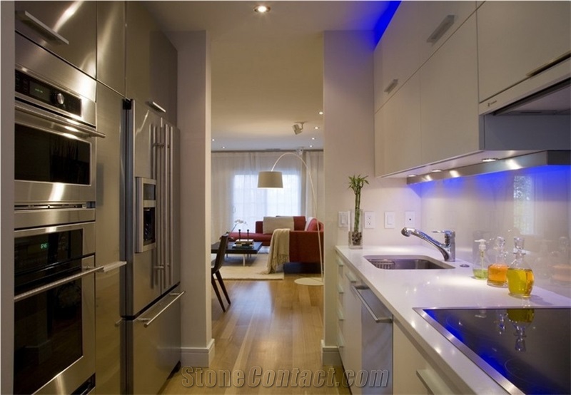 Supply Chinese White Cut to Size Quartz Stone Solid Surface Countertop with Bright Surface Non-Porous Standard Sizes 126 *63 and 118 *55 with Competitive Price and Quality More Durable Than Granite