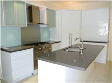 Supply Grey China Cut to Size Quartz Stone Kitchen Countertop Solid Surface Countertop with Bright Surface Standard Counter Top Size 108*26inch Non-Porous with Competitive Price and Quality More Durab