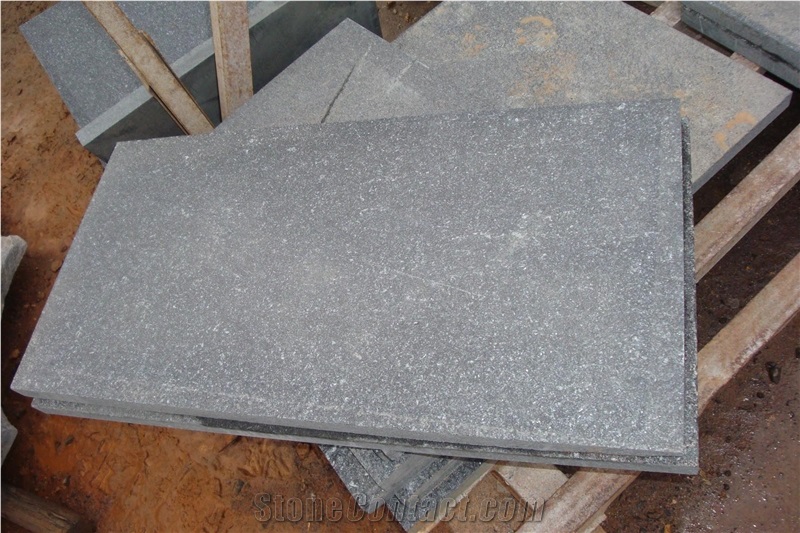Chinese Putian Black Basalt in Flamed Tile for Flooring and Wall Design