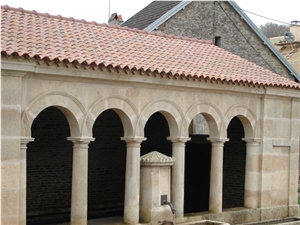 Chanceaux Limestone Column, Arches, Beige Limestone France Columns Chanceaux Limestone Column, Arches, Beige Limestone France Columns