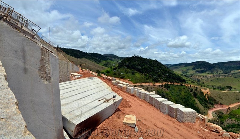 Amarelo Icarai Granite Blocks, Yellow Granite Brazil Blocks