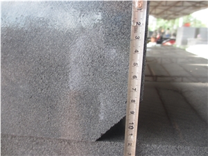 China Grey Andesite Cheap Hainan Black Basalt Kerbstone, Curbstone in Machine Cut/Sawn Cut for Road Side, Natural Building Stone with Bevel Edge, Quarry Owner Manufacturer in Competitive Prices