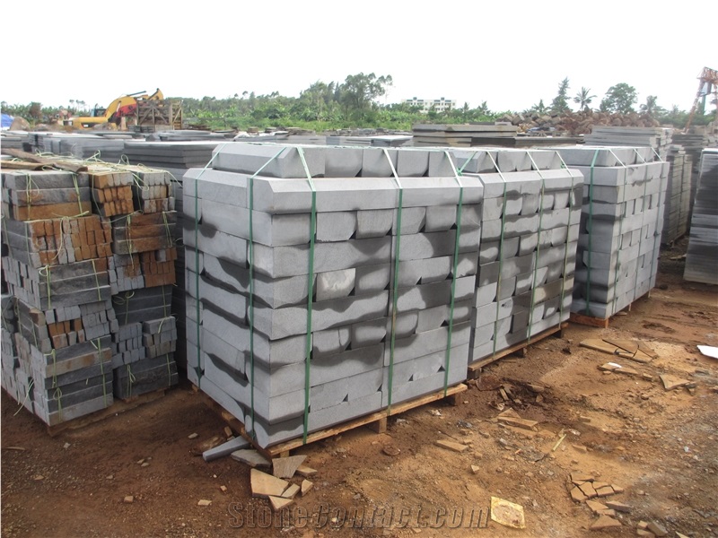 China Grey Andesite Cheap Hainan Black Basalt Kerbstone, Curbstone in Machine Cut/Sawn Cut for Road Side, Natural Building Stone with Bevel Edge, Quarry Owner Manufacturer in Competitive Prices