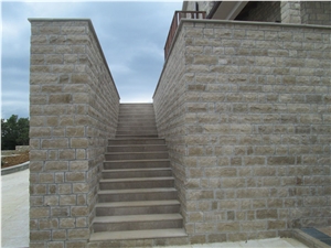Komani Limestone Mushroomed Wall Cladding, Beige Limestone Montenegro Mushroon Stone Walling