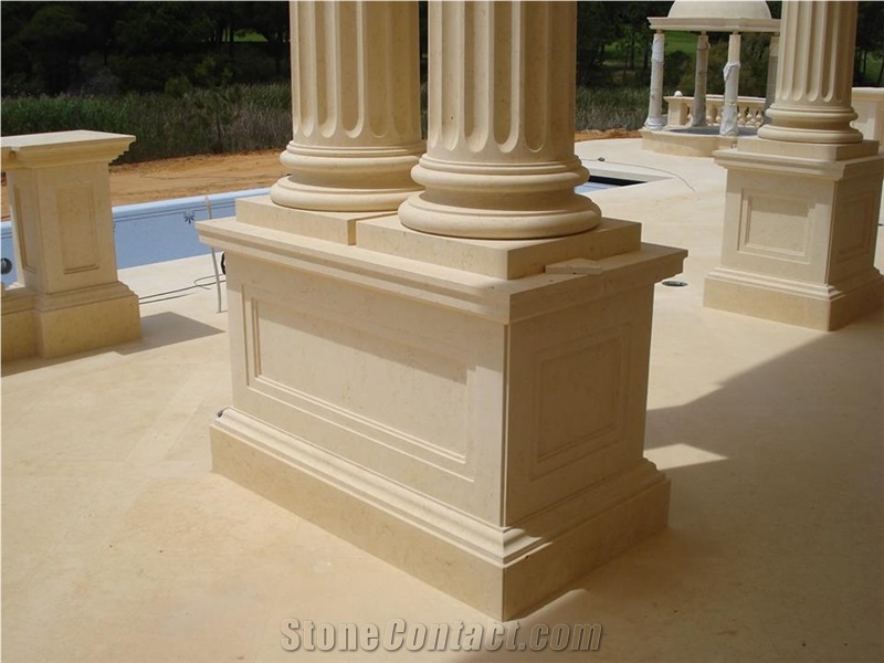 Vidraco De Molianos Creme Limestone Columns, Beige Limestone Poortugal Columns