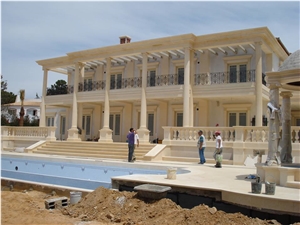 Vidraco De Molianos Creme Limestone Columns, Beige Limestone Poortugal Columns