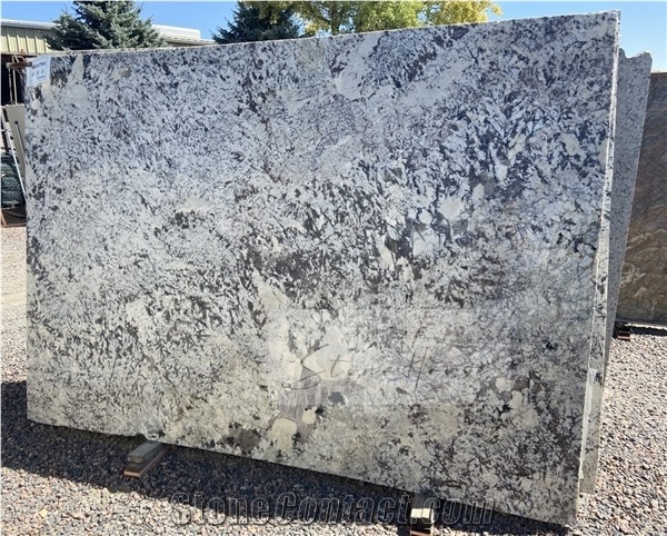 Delicatus White Royale Granite Slabs and Granite Tiles