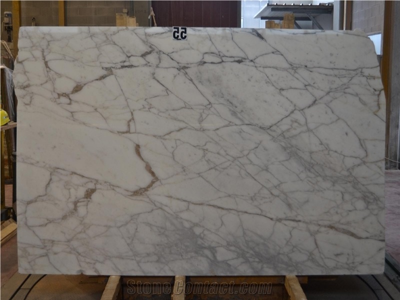 Calacatta Mezza Macchia Slab
