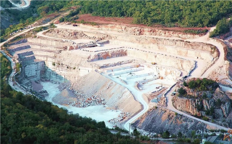 Pierre de Comblanchien Limestone Quarry