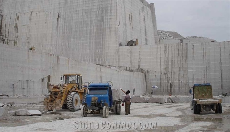 Tropical Brown Granite Quarry
