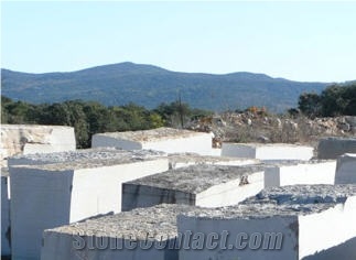 Pierre de Beaunotte Limestone Quarry