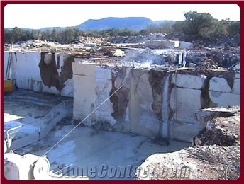 Pompignan Gris Limestone Quarry